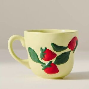 ❤️NWT Stoneware Mug in Strawberry Motif